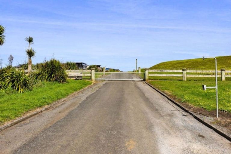 Photo of property in 6 Ironsands, Waverley, 4591