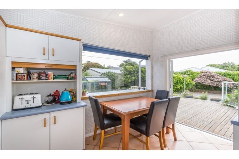 Photo of property in 20 Derrett Place, Saint Martins, Christchurch, 8022