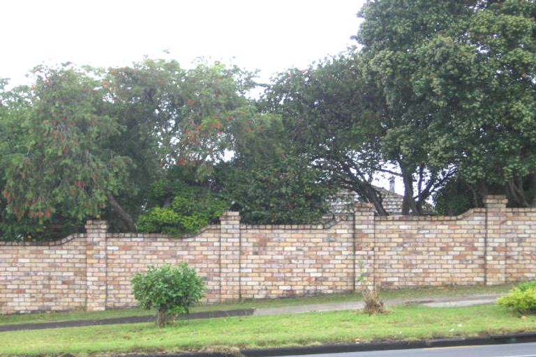 Photo of property in 4299 Great North Road, Glendene, Auckland, 0602