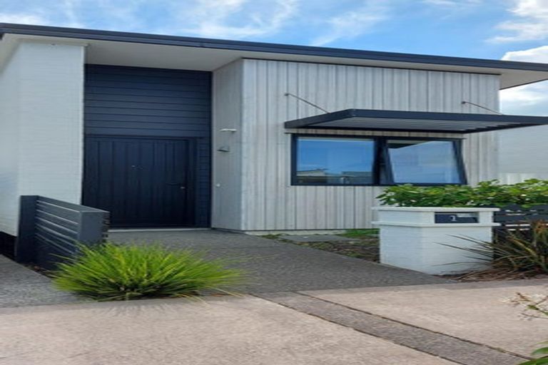 Photo of property in 2 Sacred Kingfisher Road, Hobsonville, Auckland, 0616