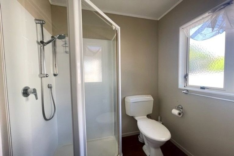 Photo of property in 25 Kelman Road, Kelston, Auckland, 0602