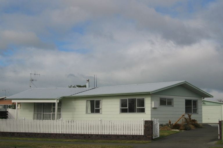 Photo of property in 23 Tait Drive, Greenmeadows, Napier, 4112