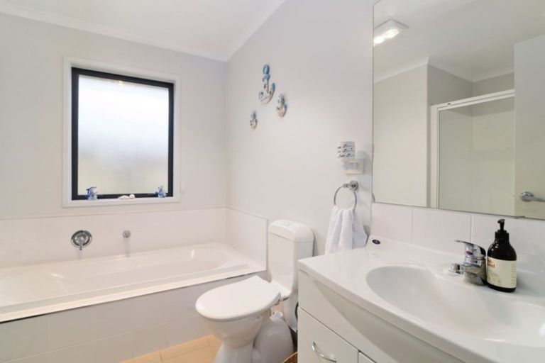 Photo of property in 25 Hamon Place, Pukehangi, Rotorua, 3015