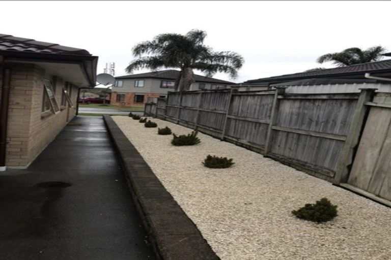 Photo of property in 37 Riverglade Parkway, Te Atatu South, Auckland, 0610