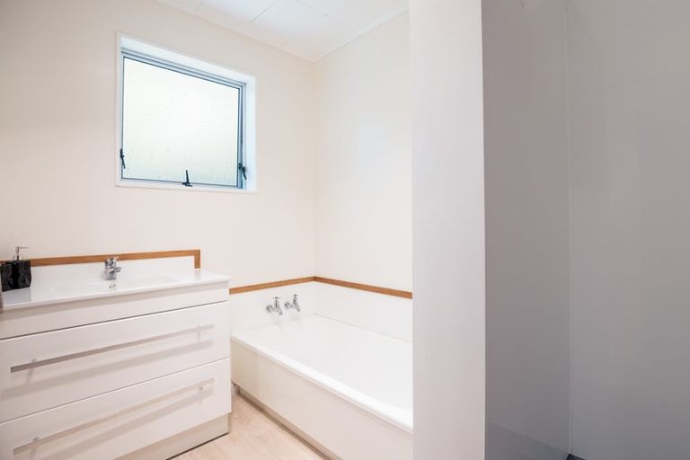 Photo of property in 9/2 Waterloo Place, Westown, New Plymouth, 4310