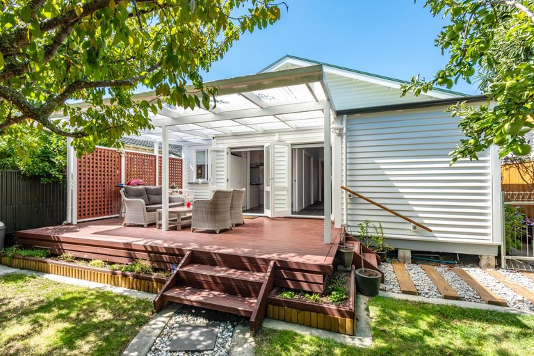 Photo of property in 33 Cobden Street, Gisborne, 4010