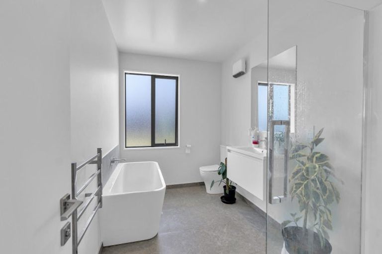 Photo of property in 18 Kura Lane, Aranui, Christchurch, 8061