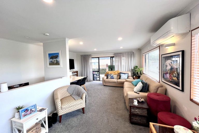 Photo of property in 29 Greenview Lane, Red Beach, 0932