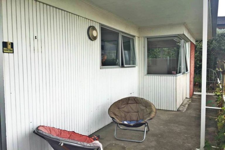 Photo of property in 2/2 Girrahween Drive, Totara Vale, Auckland, 0629