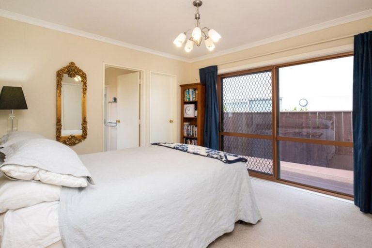 Photo of property in 10 Meeanee Quay, Westshore, Napier, 4110