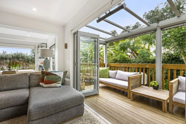 Photo of property in 4/22 North Avenue, Narrow Neck, Auckland, 0624