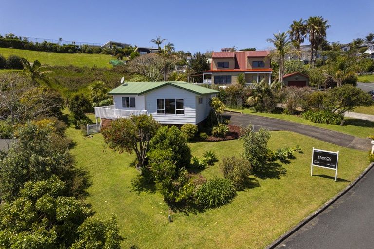 Photo of property in 42 Stratford Drive, Cable Bay, 0420
