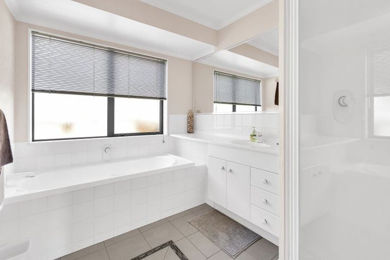 Photo of property in 16 Stanley Drive, Lynmore, Rotorua, 3010