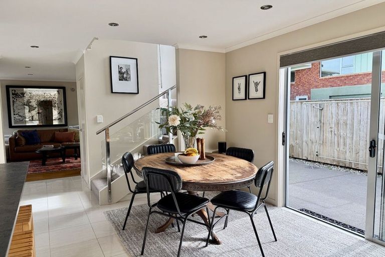 Photo of property in 32b Gilbert Street, New Plymouth, 4310