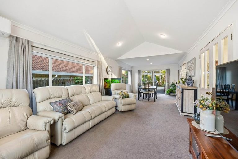 Photo of property in 136 Kilkenny Drive, East Tamaki Heights, Auckland, 2016