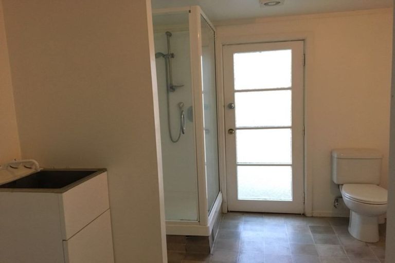 Photo of property in 12 Arahia Street, Northcote, Auckland, 0627