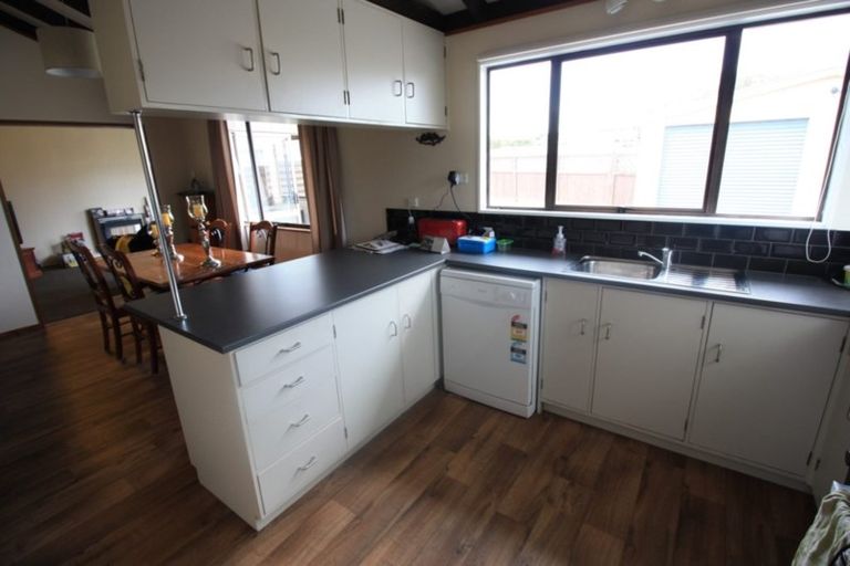 Photo of property in 6 Adams Place, Kelvin Grove, Palmerston North, 4414
