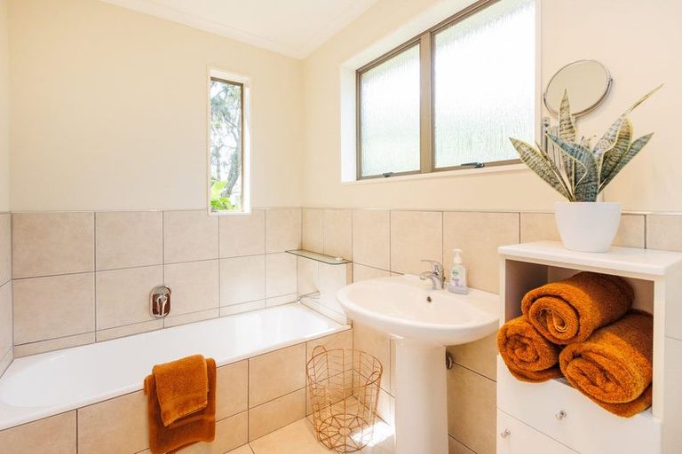 Photo of property in 85 Clifton Terrace, Fitzherbert, Palmerston North, 4410