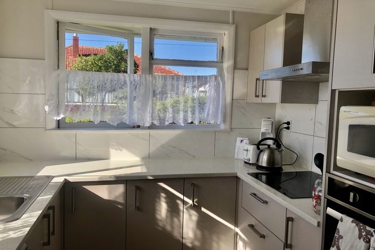 Photo of property in 11 Valdale Road, Henderson, Auckland, 0610