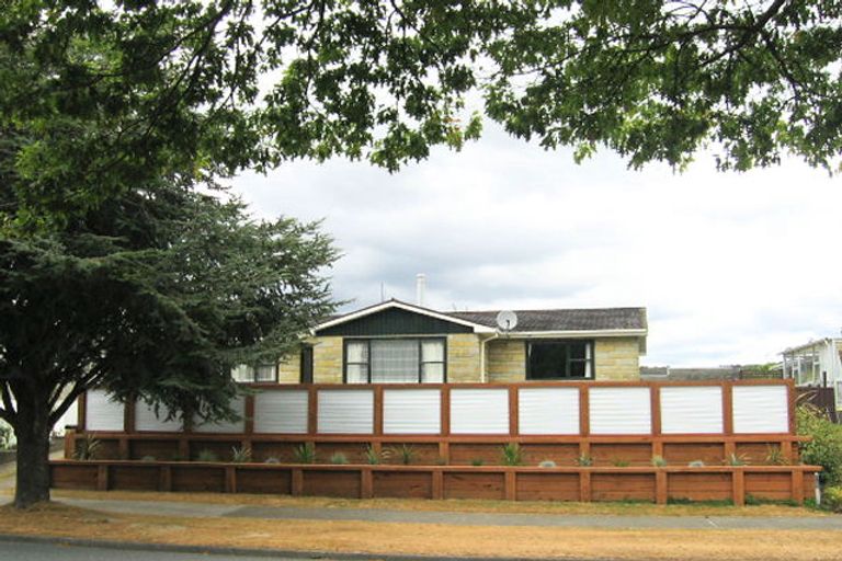Photo of property in 46 California Drive, Totara Park, Upper Hutt, 5018