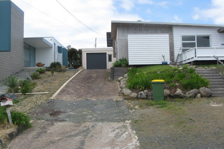 Photo of property in 17 De Luen Avenue, Tindalls Beach, Whangaparaoa, 0930