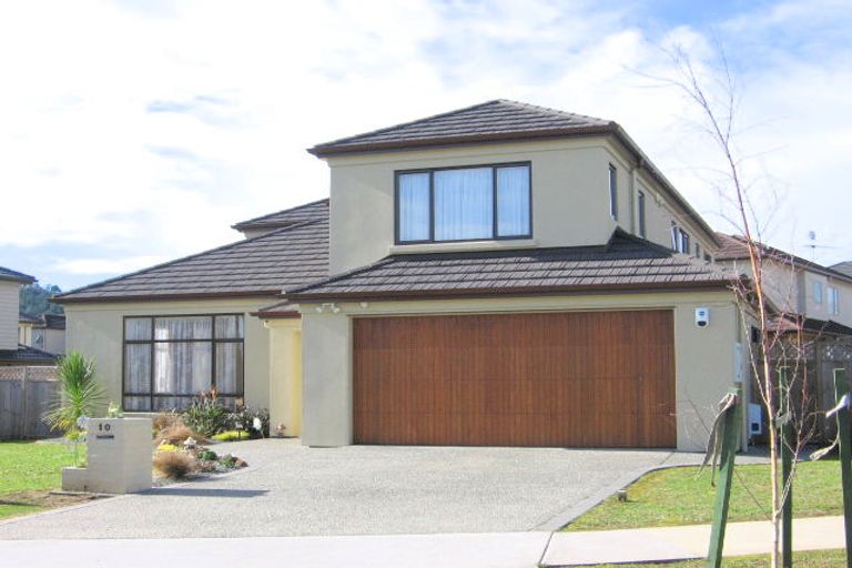 Photo of property in 10 Oswald Close, Flat Bush, Auckland, 2016