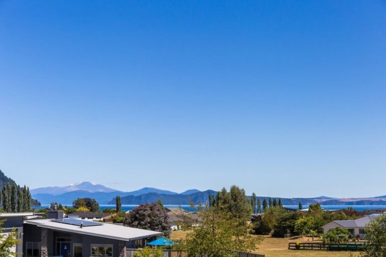 Photo of property in 16 Montgomery Crescent, Kinloch, Taupo, 3377