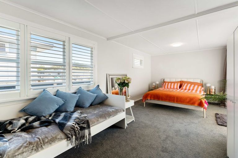 Photo of property in 24 Cobham Crescent, Kelston, Auckland, 0602