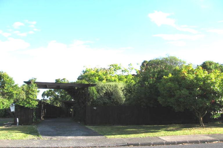 Photo of property in 76 Lantana Road, Green Bay, Auckland, 0604