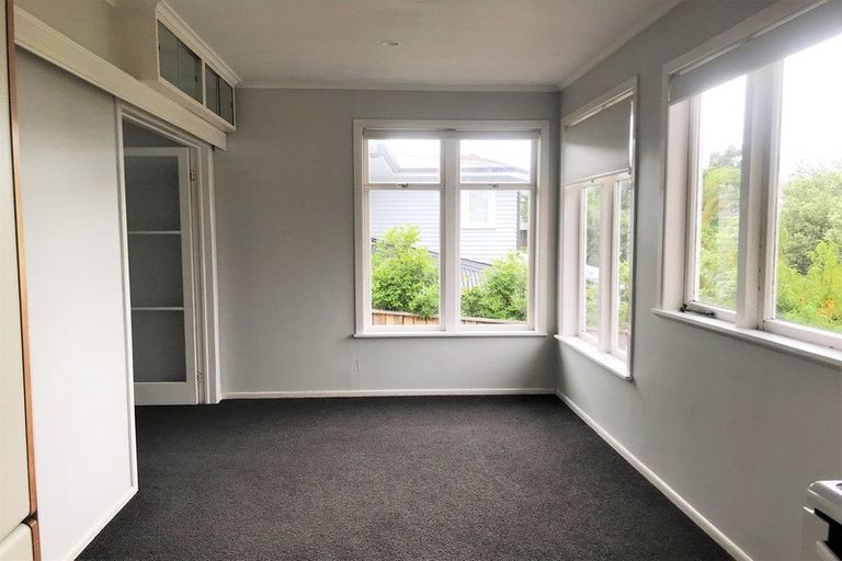 Photo of property in 2 Currey Crescent, Milford, Auckland, 0620