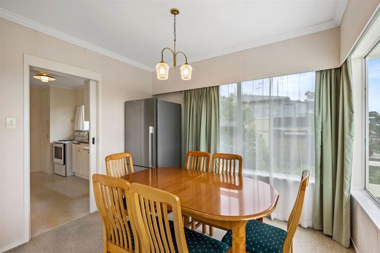 Photo of property in 20 Chivalry Road, Glenfield, Auckland, 0629