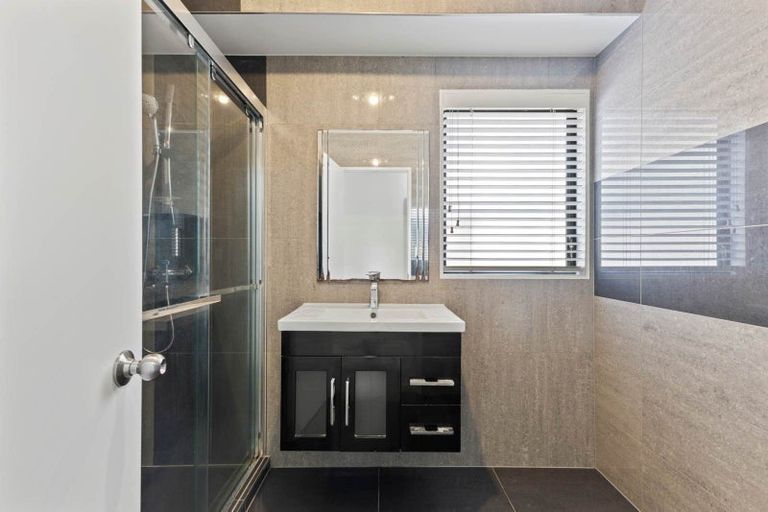 Photo of property in 2 Pantera Way, Hillpark, Auckland, 2102