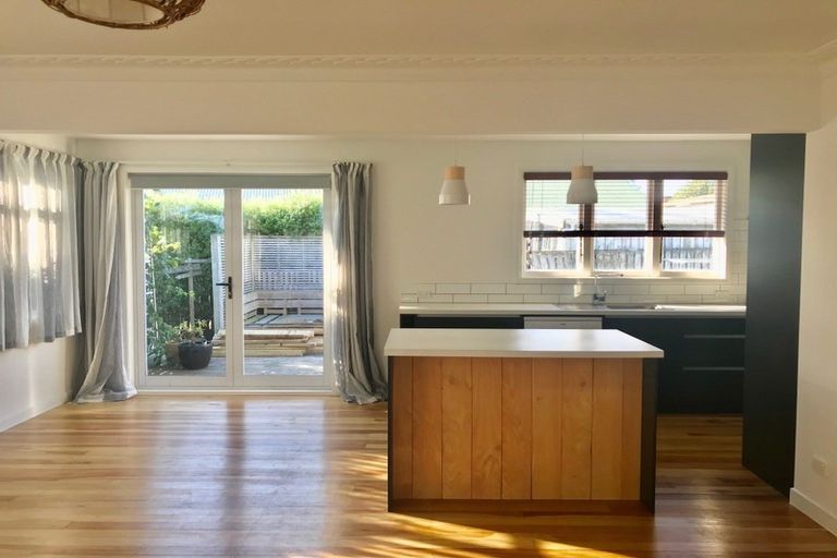 Photo of property in 5 Fitzroy Road, Fitzroy, New Plymouth, 4312