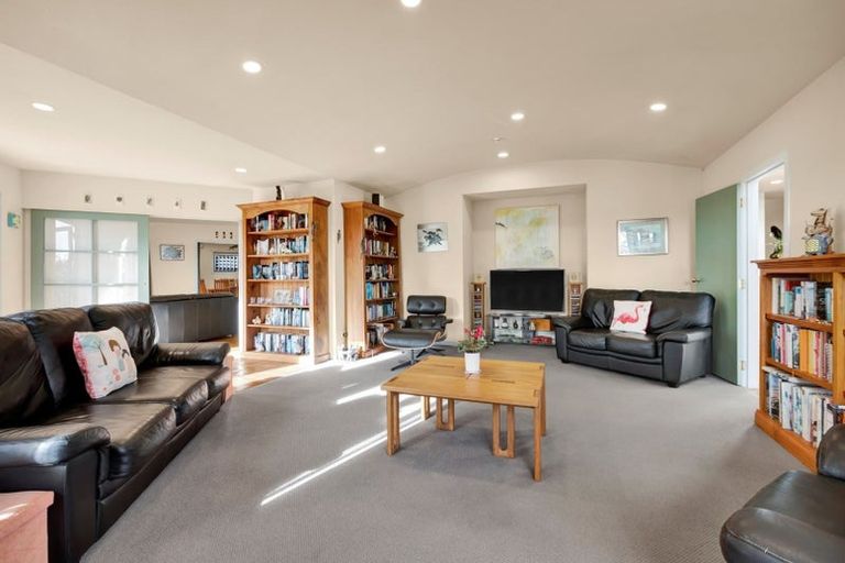 Photo of property in 1 Te Mara Place, Merrilands, New Plymouth, 4312