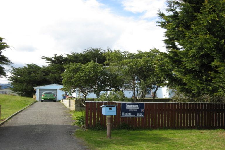 Photo of property in 17 Drake Street, Waikawa Beach, Manakau, 5573