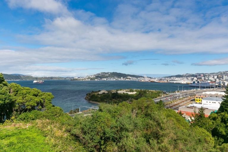 Photo of property in 6 Satchell Way, Kaiwharawhara, Wellington, 6035