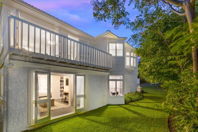 Photo of property in 3/32 Beach Road, Castor Bay, Auckland, 0620