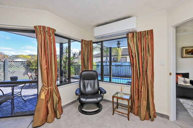 Photo of property in 21 Hyatt Grove, Greenmeadows, Napier, 4112