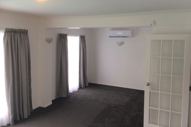 Photo of property in 14 Alton Terrace, Pakuranga Heights, Auckland, 2010