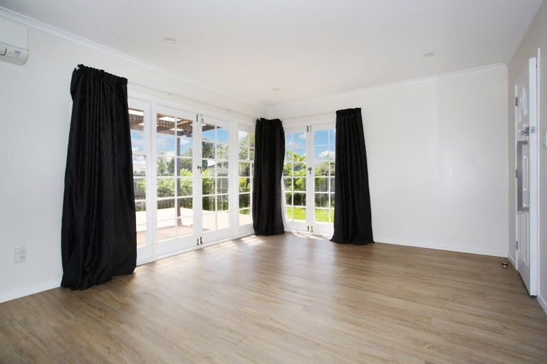 Photo of property in 1/1 Cooper Place, Papakura, 2110
