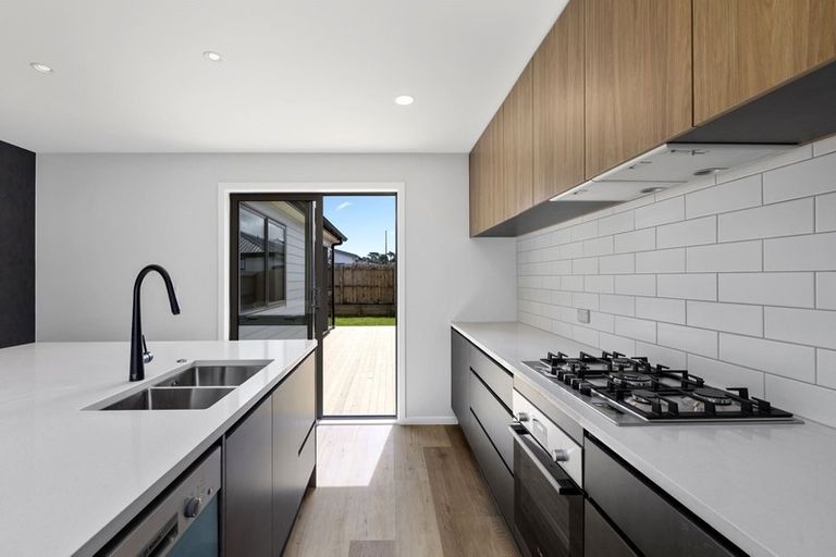 Photo of property in 24 Tarras Road, Kumeu, 0810