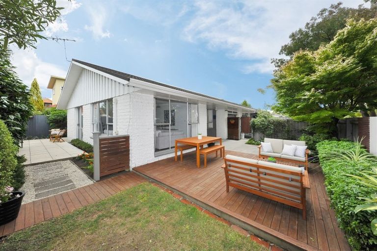 Photo of property in 35 Montclare Avenue, Avonhead, Christchurch, 8042