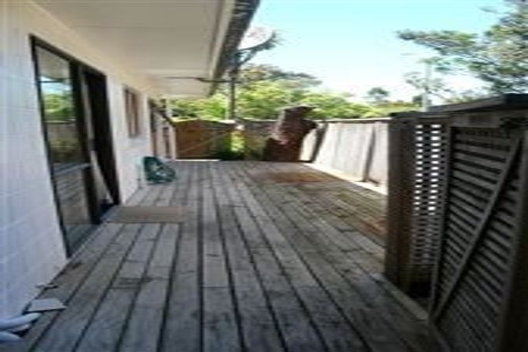 Photo of property in 41 Mappin Place, Chatswood, Auckland, 0626