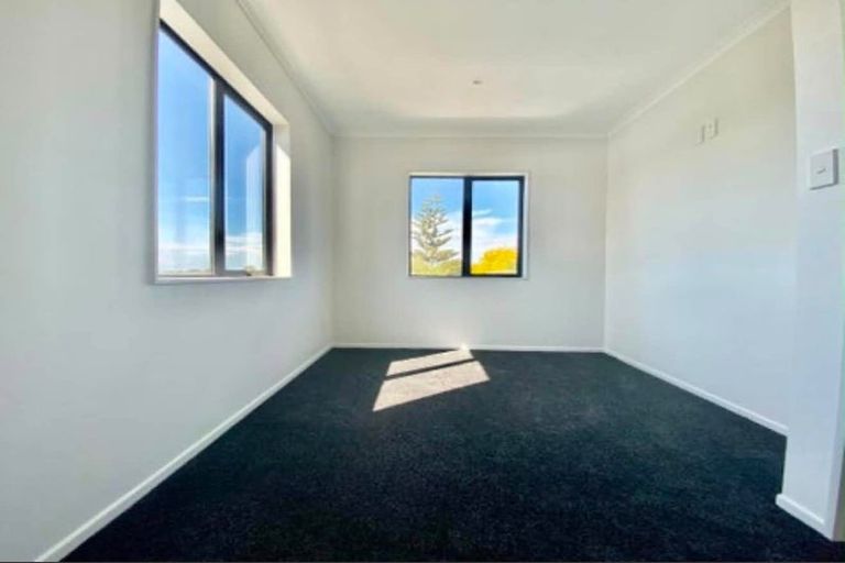 Photo of property in 547 Massey Road, Mangere, Auckland, 2022