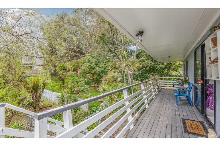 Photo of property in 2/24 Sunnyside Road, Sunnyvale, Auckland, 0612