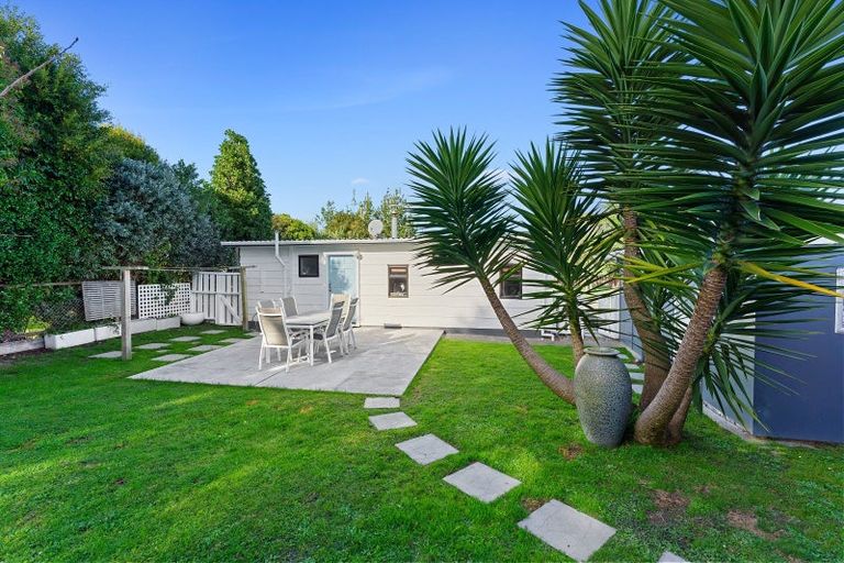 Photo of property in 17 Old Coach Road South, Otaki Beach, Otaki, 5512