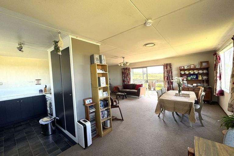 Photo of property in 86 Totara Island Road, Clifton, Balclutha, 9273