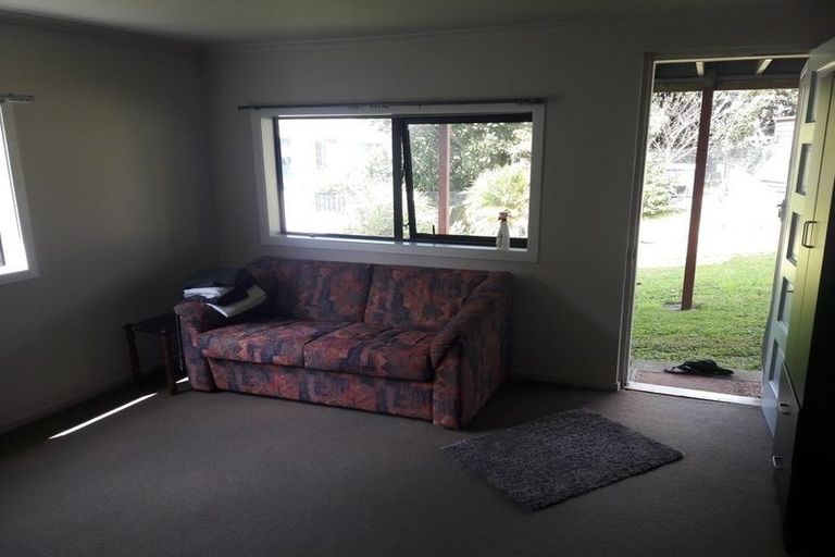 Photo of property in 256 Glamorgan Drive, Northcross, Auckland, 0630