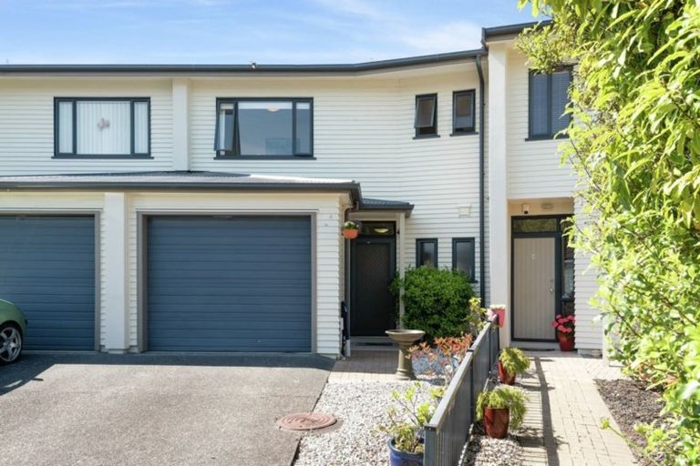 Photo of property in 2/2 Armoy Drive, East Tamaki, Auckland, 2016