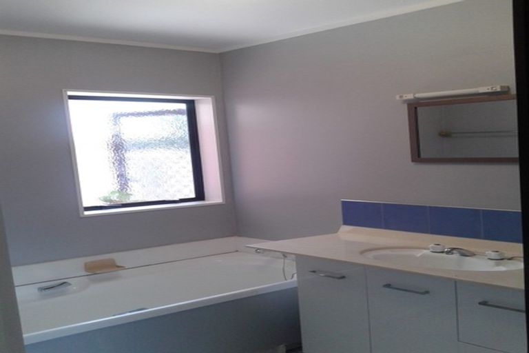 Photo of property in 3/2 Moana Avenue, Belmont, Auckland, 0622